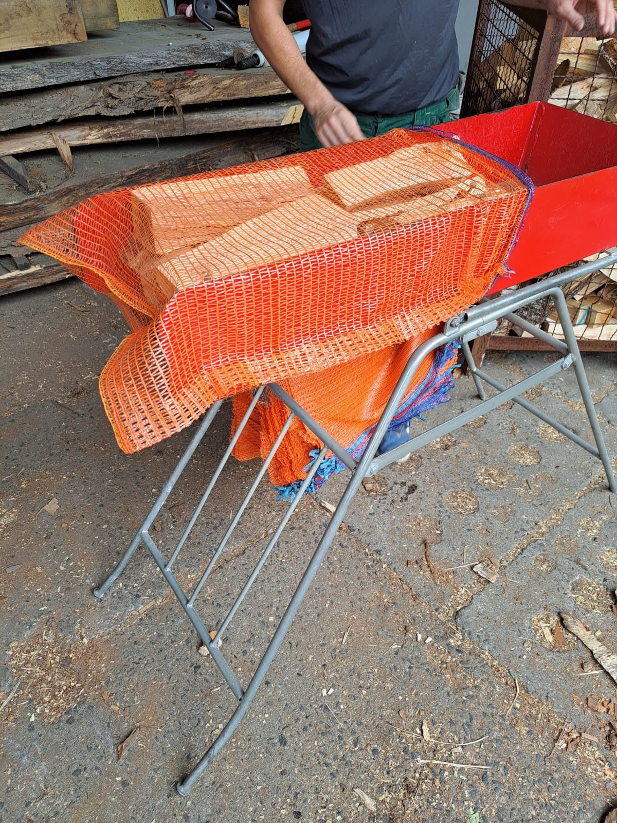 Kaminholz in Säcken (Buche, Eiche, Birke, Nadelholz)