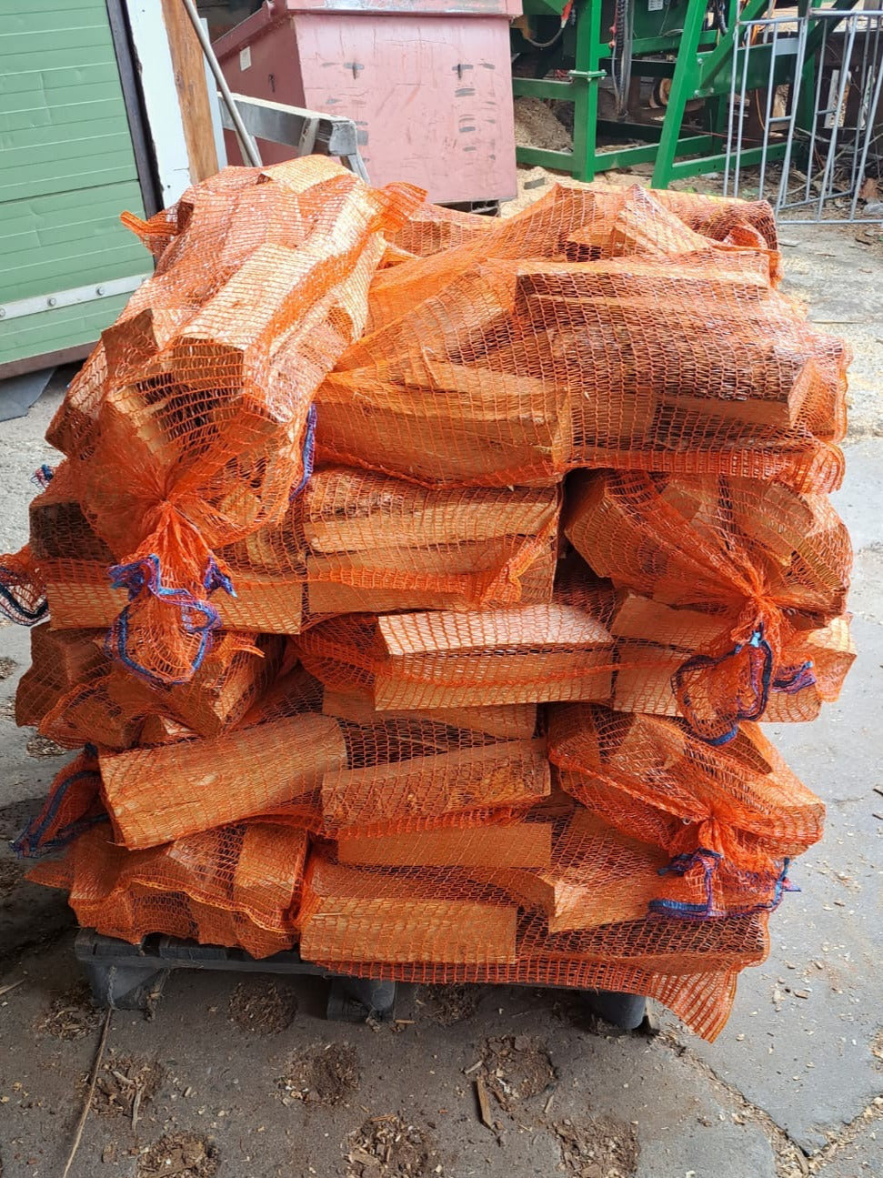 Kaminholz in Säcken (Buche, Eiche, Birke, Nadelholz)