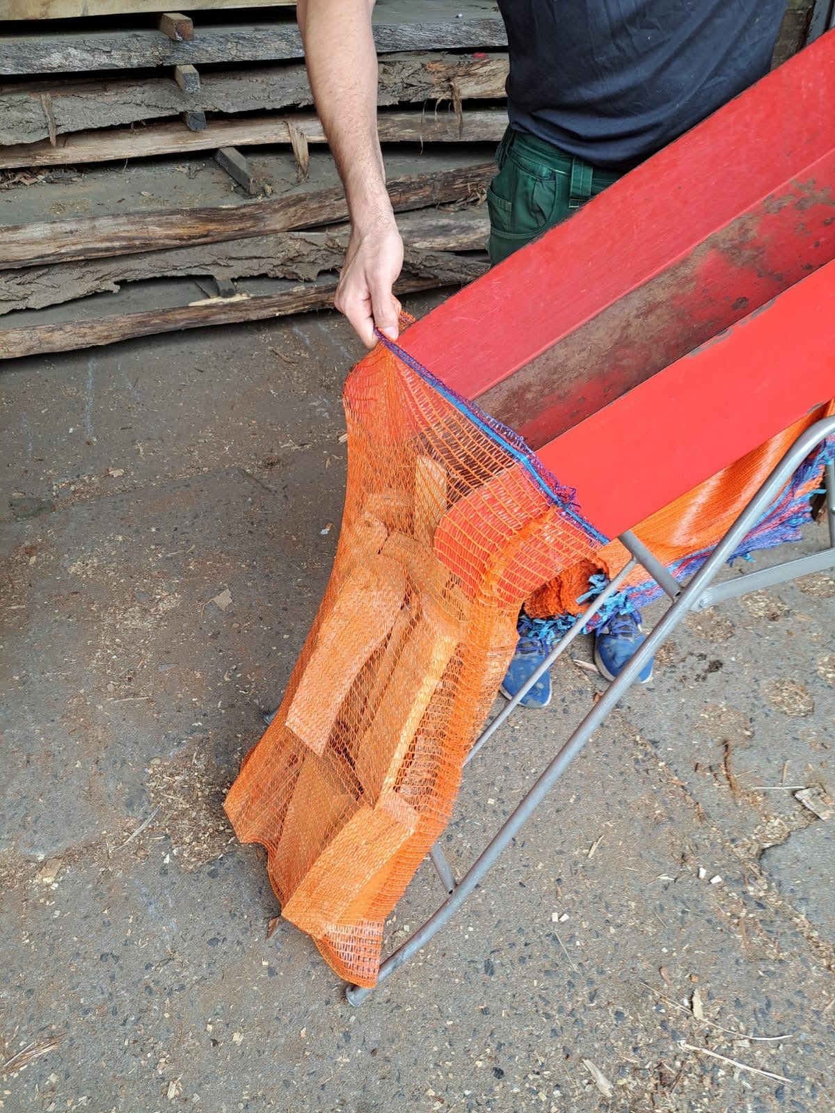 Kaminholz in Säcken (Buche, Eiche, Birke, Nadelholz)